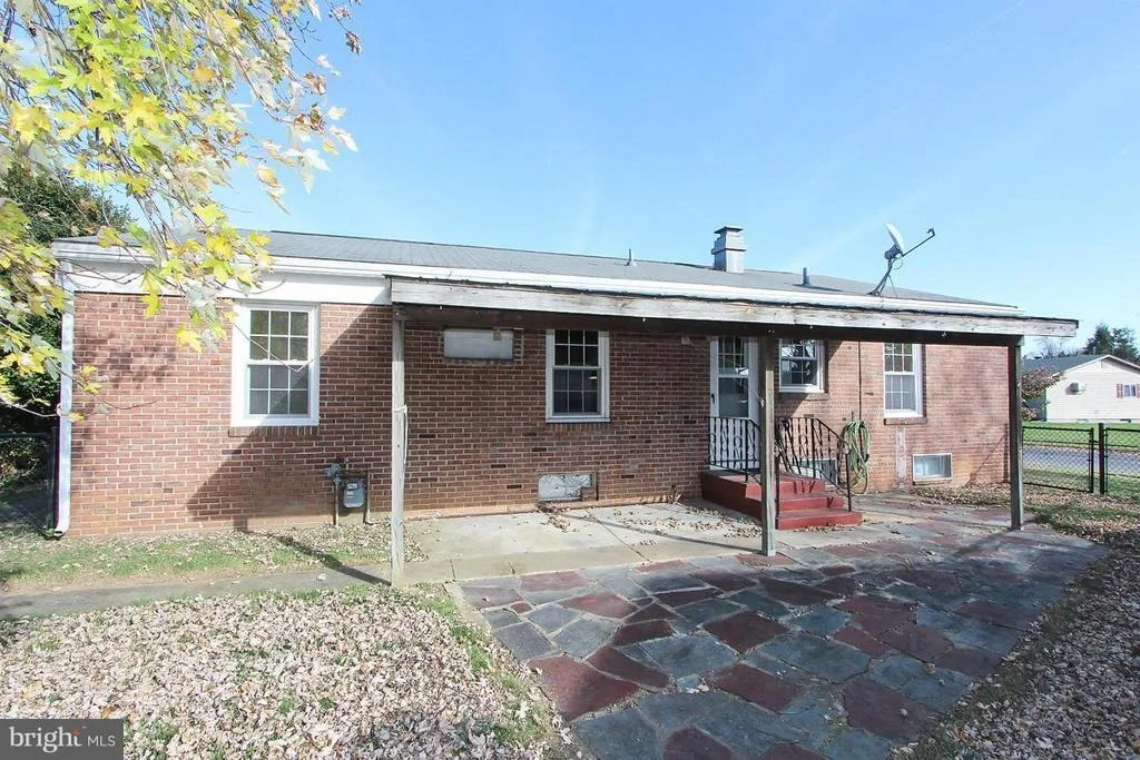 Photo of 300 MANOR COURT