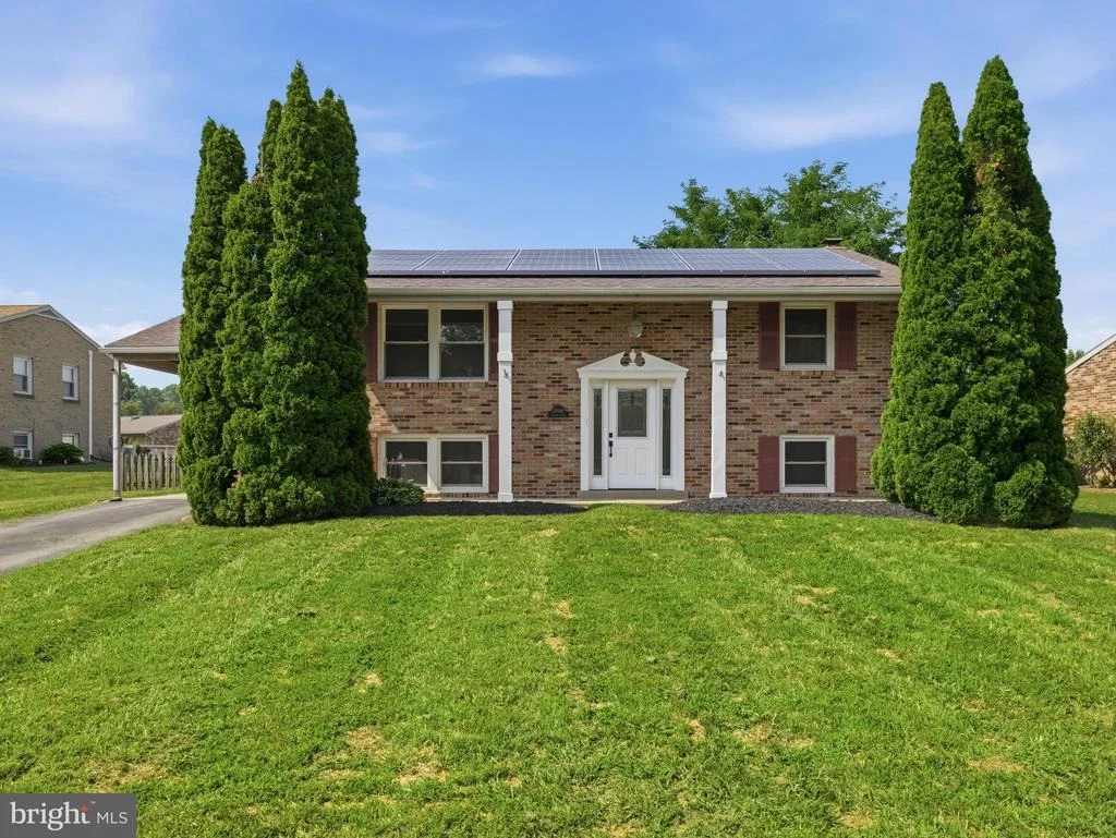 Photo of 17608 FOREST GLEN CIRCLE