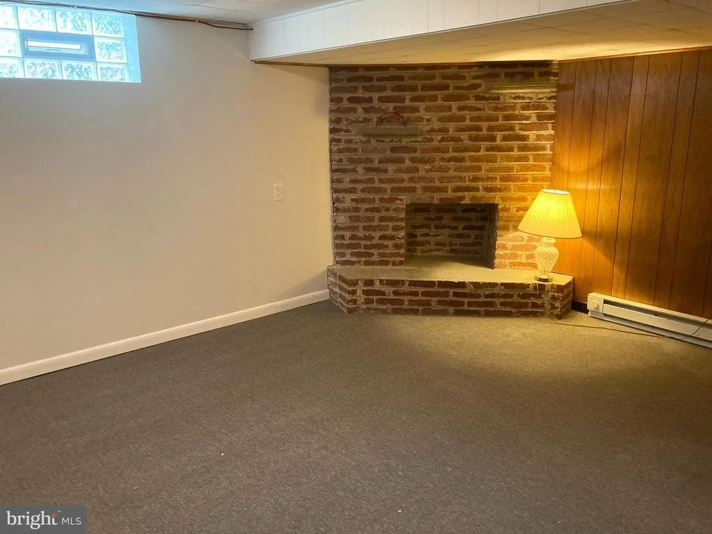 Photo of 2501 VALLEY WAY
