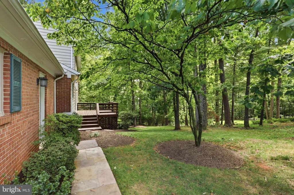 Photo of 10811 MIDSUMMER DRIVE