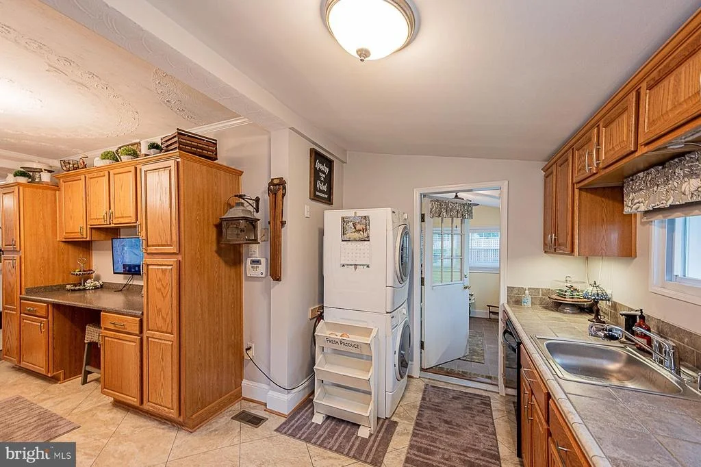 Photo of 8013 TELEGRAPH ROAD