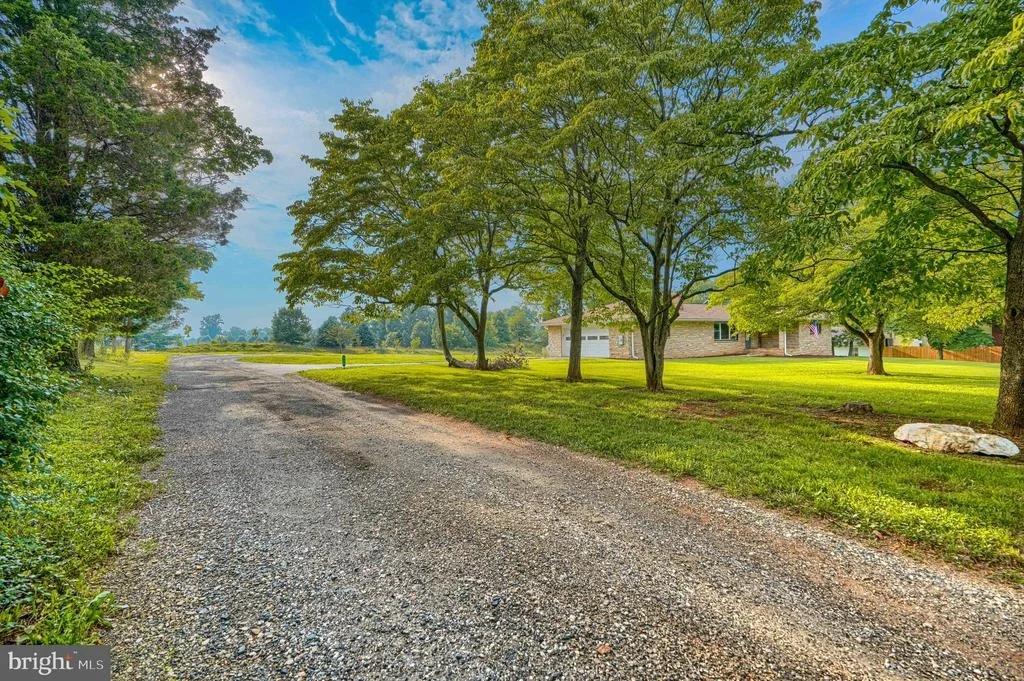 Photo of 526 RED PUMP ROAD
