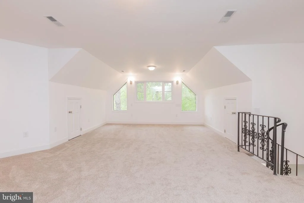 Photo of 2240 GREENVALLEY DRIVE