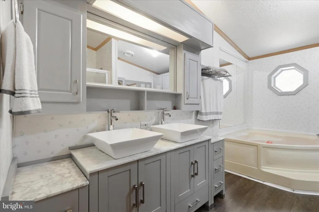 Photo of 11125 LAKESIDE DRIVE