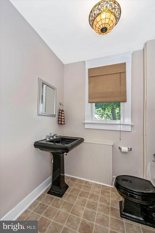 Photo of 323 W 7TH STREET