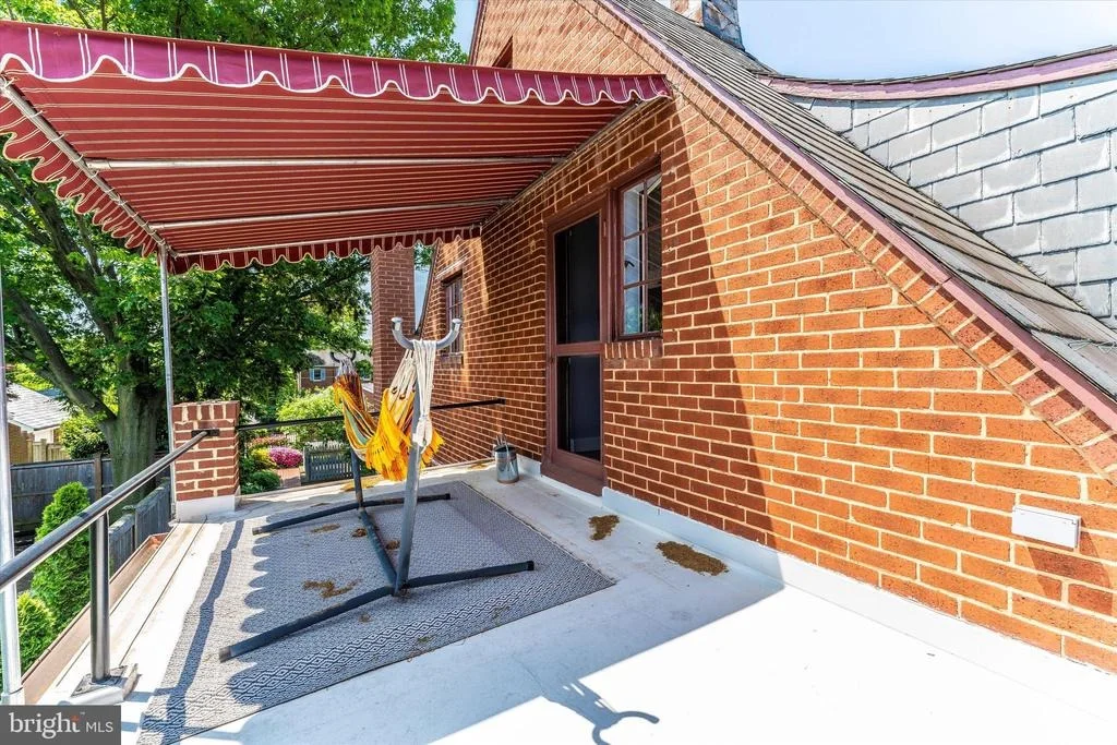 Photo of 402 W 2ND STREET