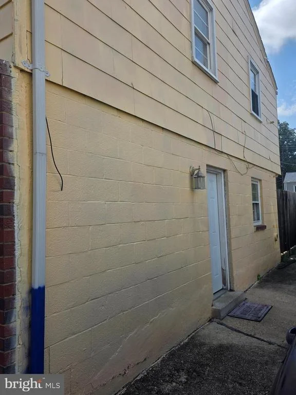 Photo of 7511 NEWBERRY LANE