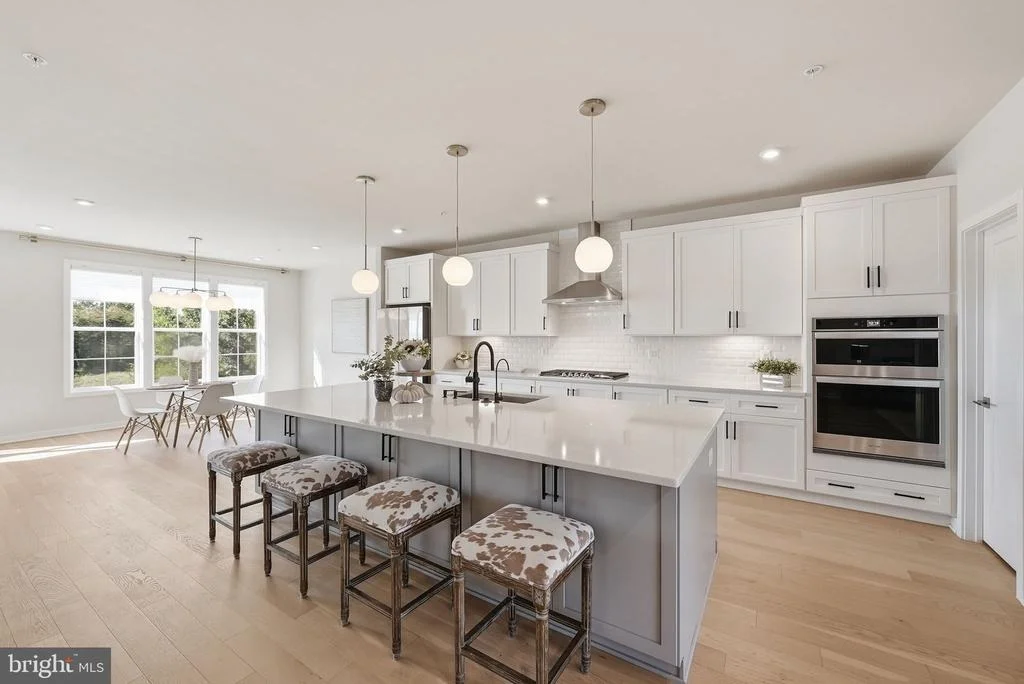 Photo of 43556 CENTERGATE DRIVE