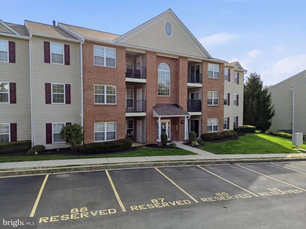 Photo of Unit 1B at 3840 NORMANDY DRIVE
