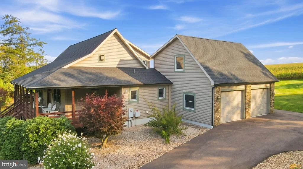 Photo of 607 PIN OAK CIRCLE