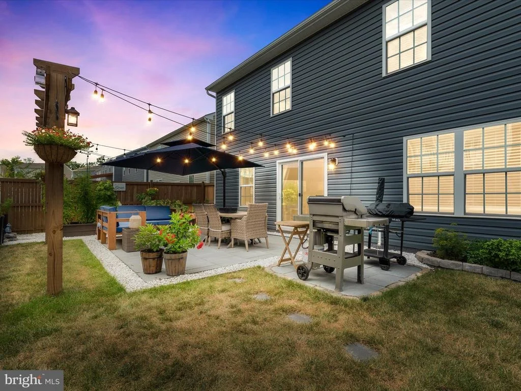 Photo of 2051 POMONA WAY