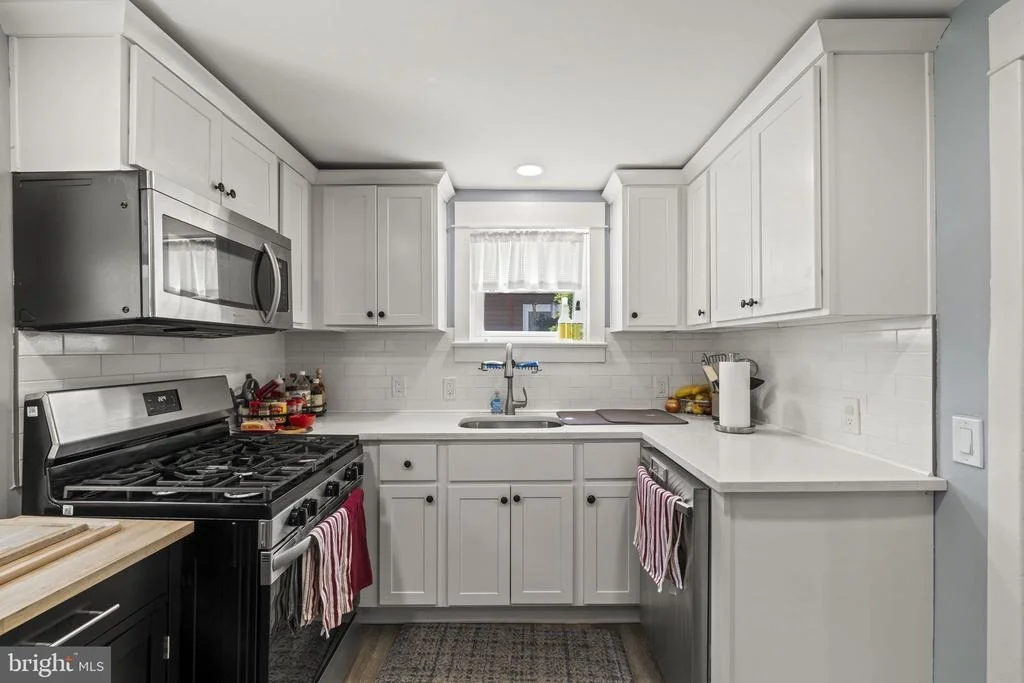 Photo of 425 FLORENCE AVENUE