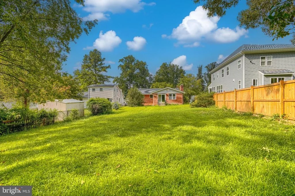 Photo of 11305 MAPLEVIEW DRIVE