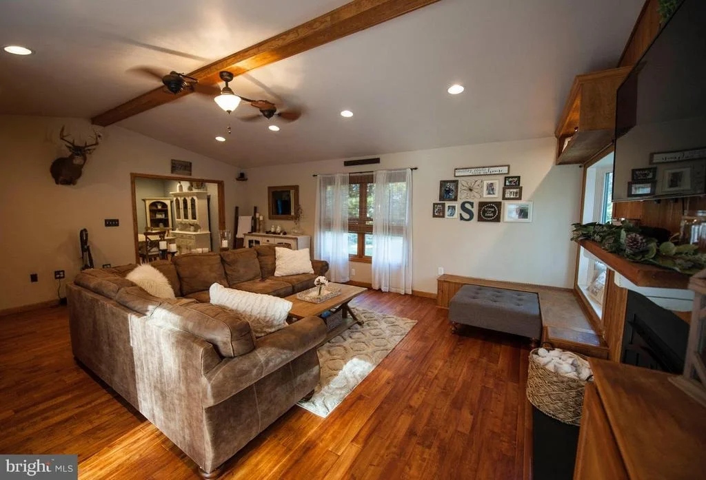 Photo of 828 WILDA DRIVE