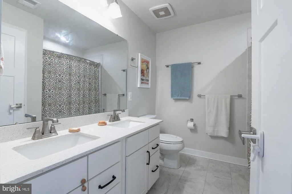 Photo of 405 POTOMAC VIEW PARKWAY