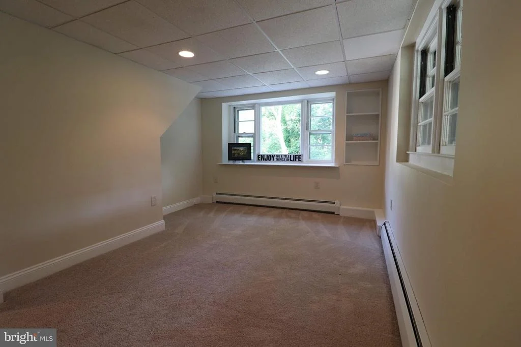 Photo of 708 N WARFIELD DRIVE