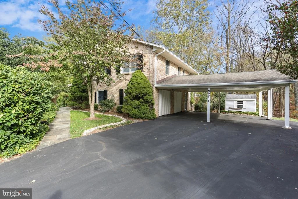 Photo of 19005 PLUMMER DRIVE