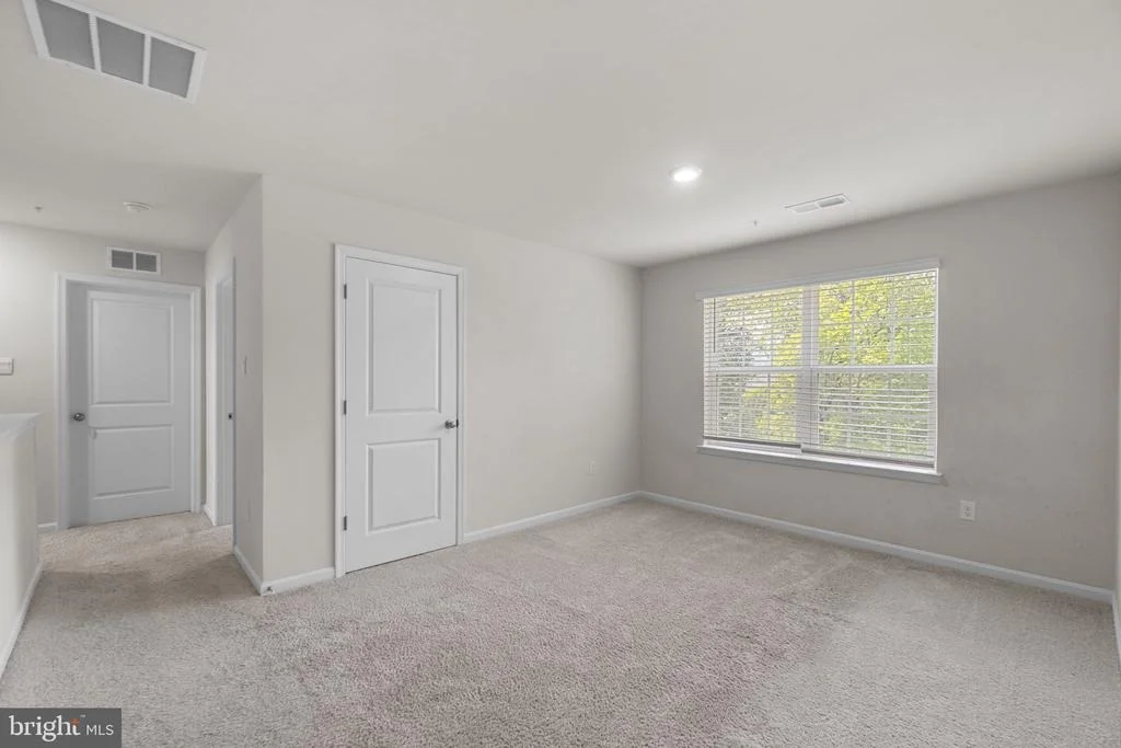 Photo of 2070 POMONA WAY