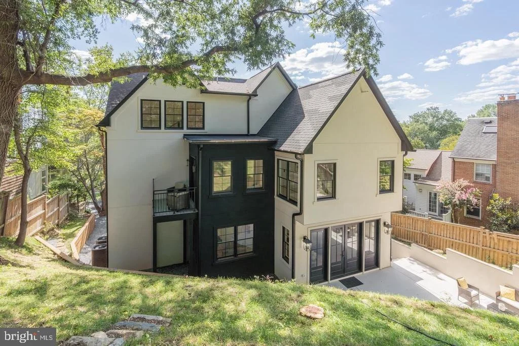 Photo of 5631 MACARTHUR BOULEVARD NW