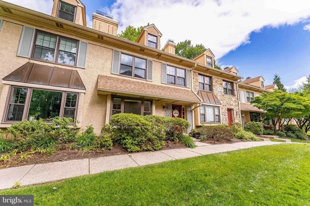 Photo of 11 CHATEAU CIRCLE
