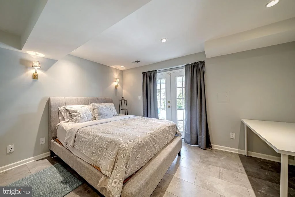 Photo of 6202 NETHERCOMBE COURT