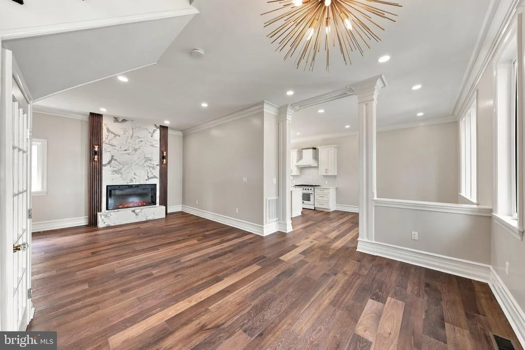 Photo of 230 E SUMMIT AVENUE