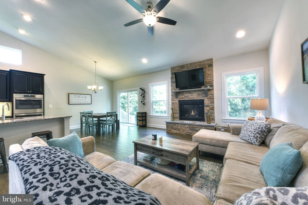 Photo of 33512 AUBURN DRIVE