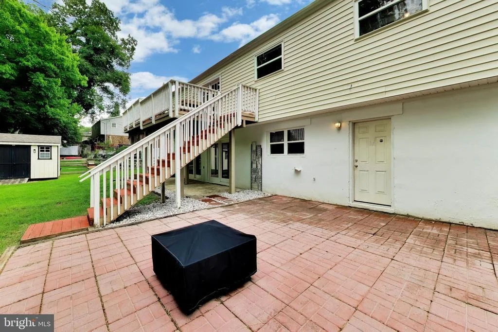 Photo of 715 CALVERT LANE