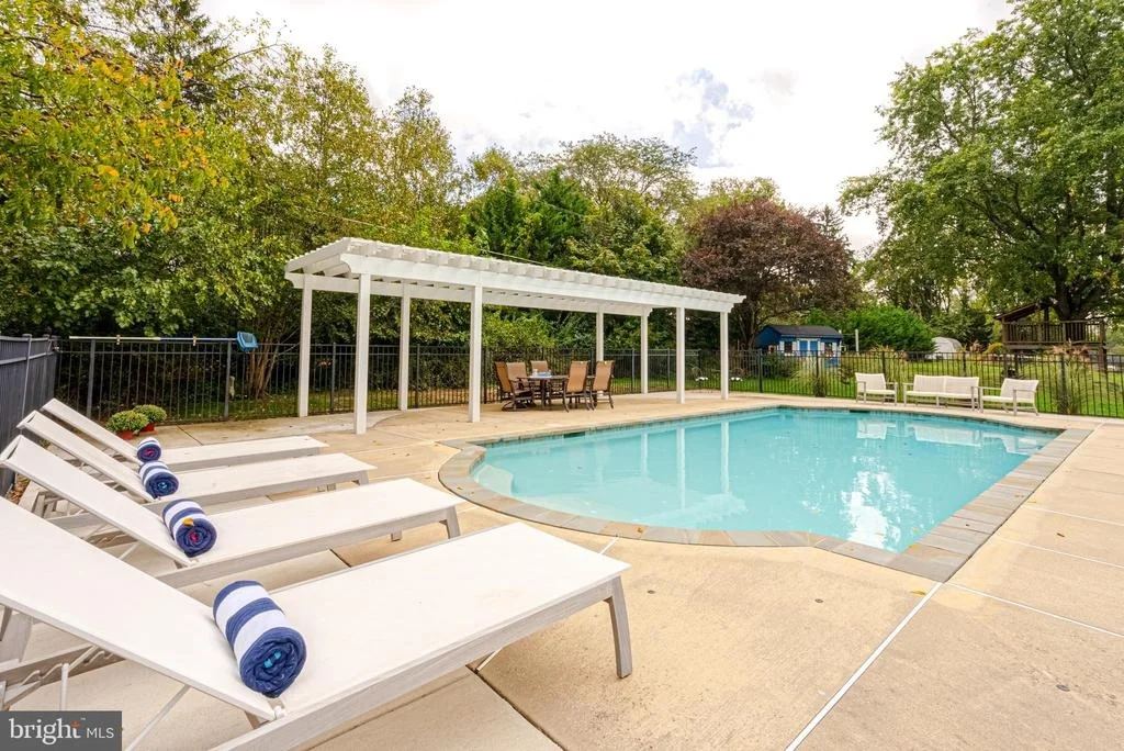 Photo of 4029 CRESCENT ROAD