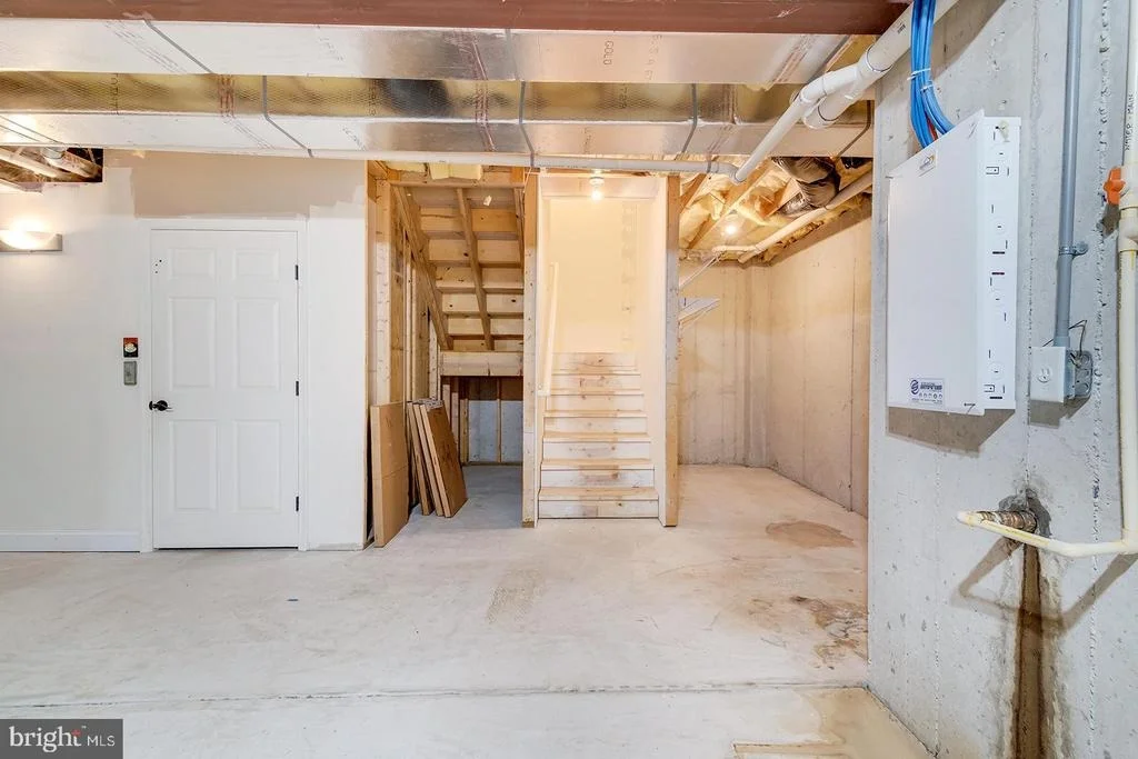 Photo of 142 W SHORE DRIVE