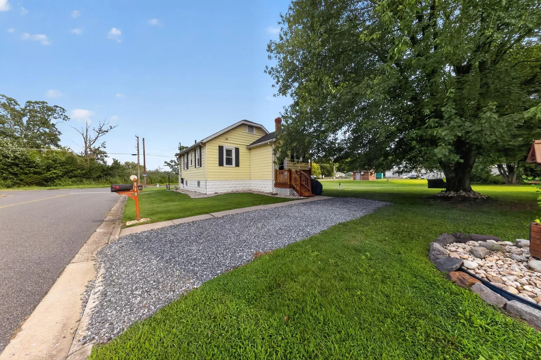 Photo of 319 N HOOK ROAD