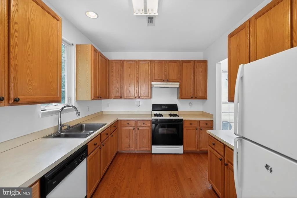 Photo of 9200 FOX PARK ROAD