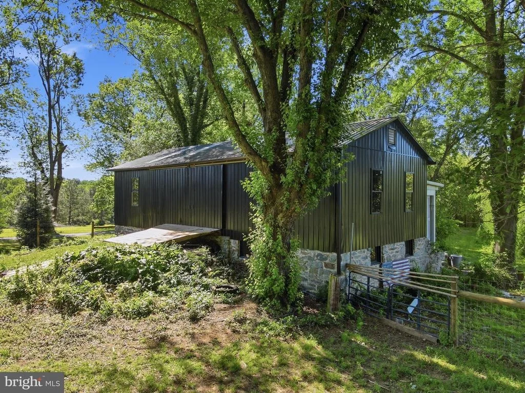 Photo of 15715 AVERY ROAD