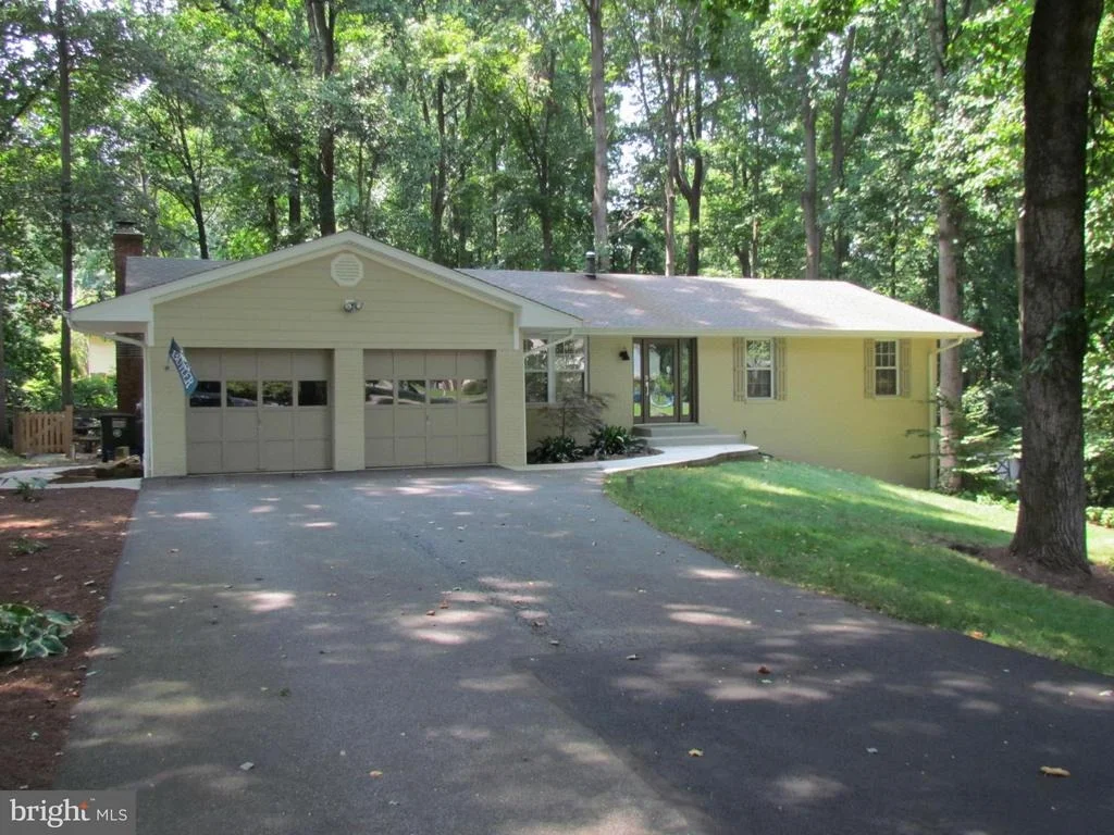 Photo of 9906 MCINTOSH DRIVE