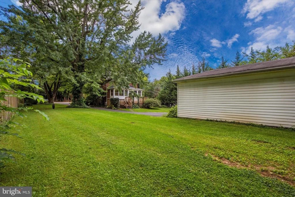 Photo of 1661 SHOOKSTOWN ROAD