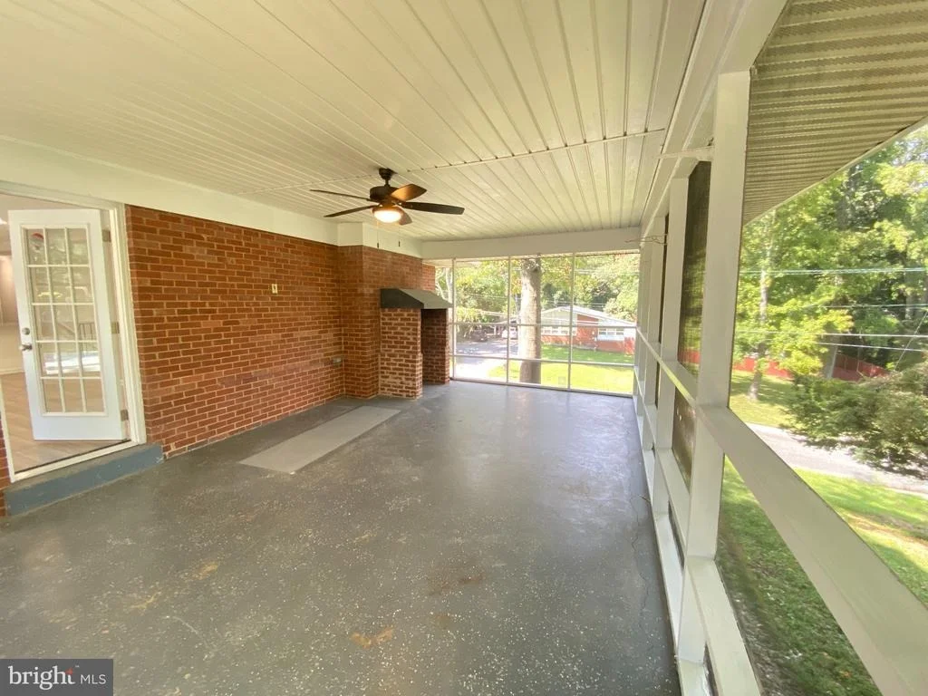Photo of 6002 MIDDLETON LANE