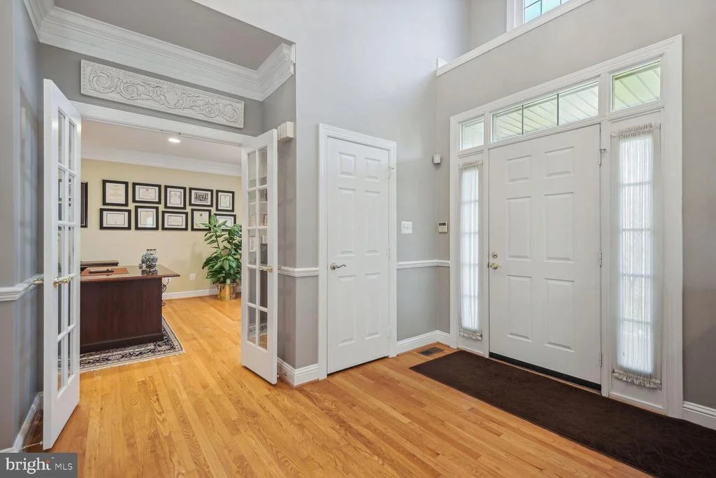 Photo of 10 MAPLECREST COURT