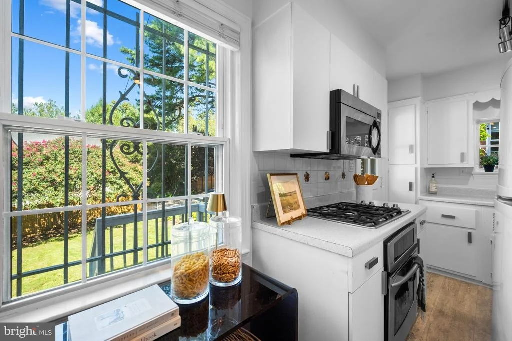 Photo of 1667 PRIMROSE ROAD NW