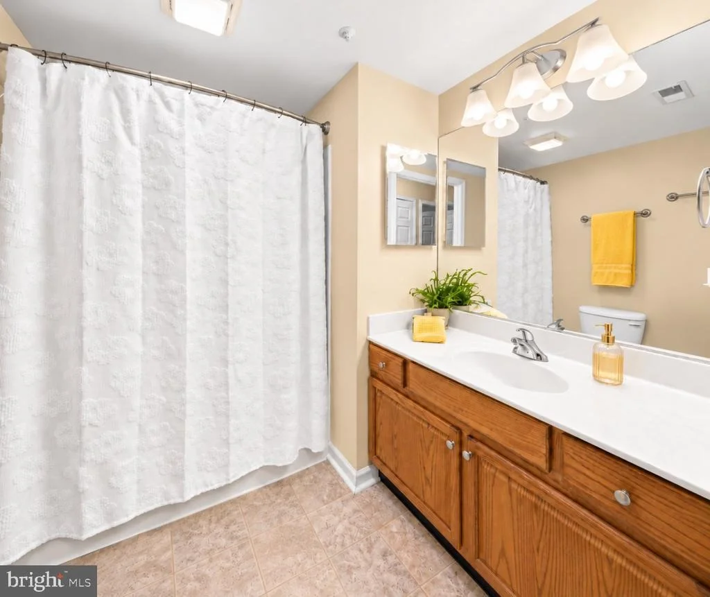 Photo of Unit 1D at 3840 NORMANDY DRIVE