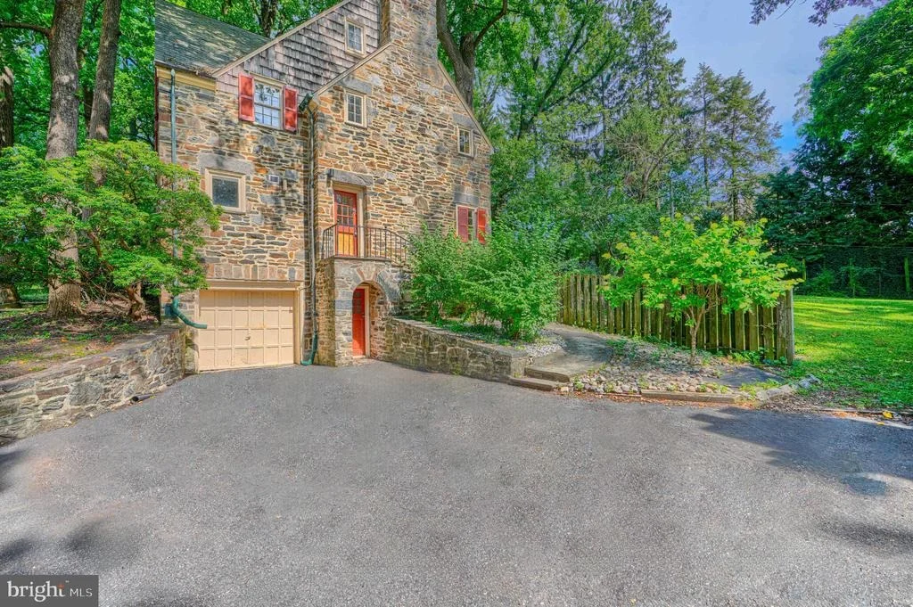 Photo of 15 W COLD SPRING LANE