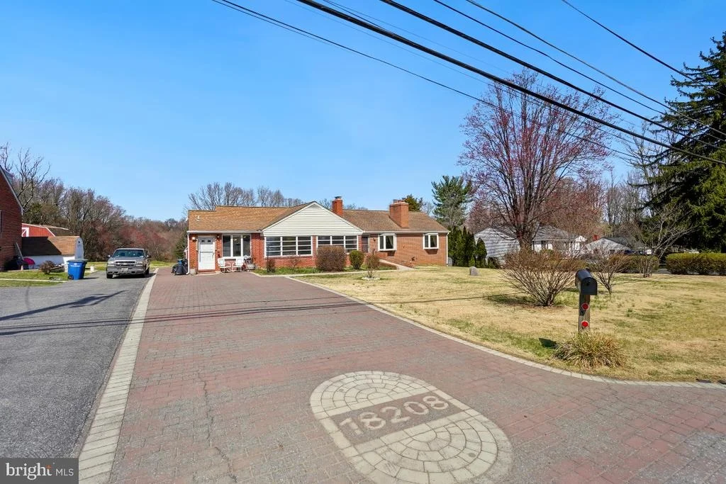 Photo of 18208 MUNCASTER ROAD