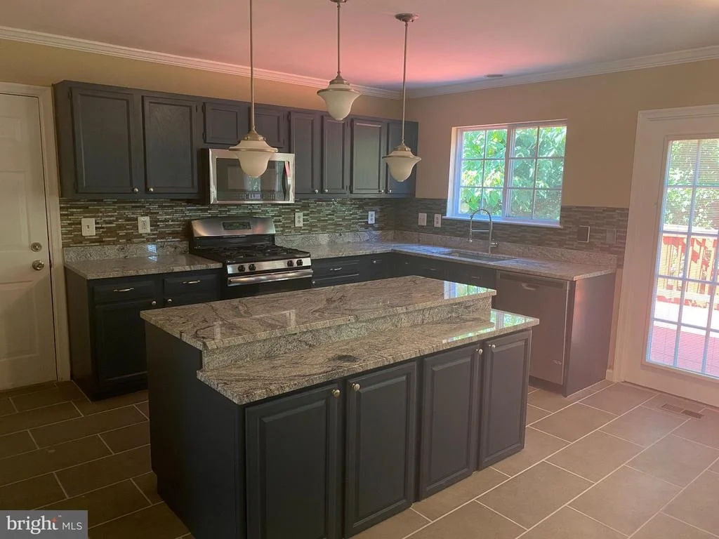 Photo of 5442 SIR DOUGLAS DRIVE