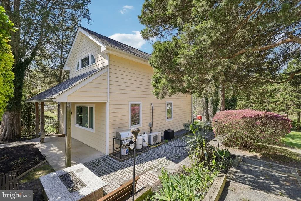 Photo of 2921 DUVALL ROAD