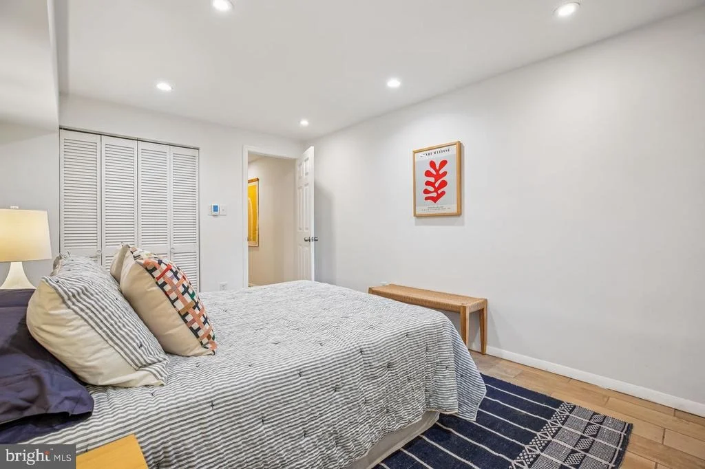 Photo of 1124 G STREET NE
