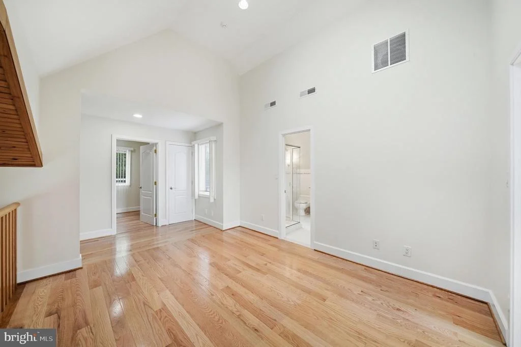 Photo of 160 CLIFFVIEW DRIVE