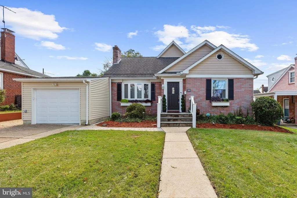Photo of 545 FOREST VIEW ROAD