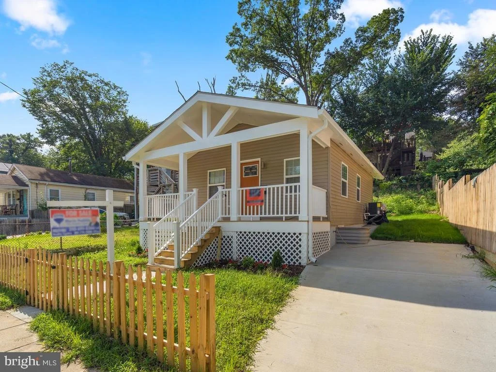 Photo of 5021 AYERS PLACE SE