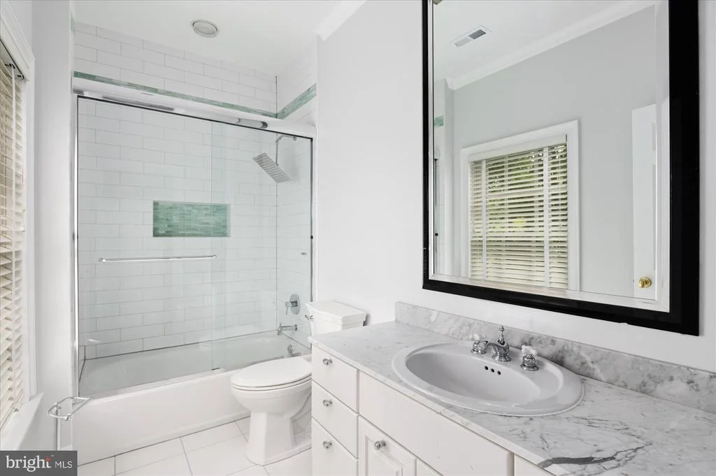 Photo of 4115 40TH PLACE N