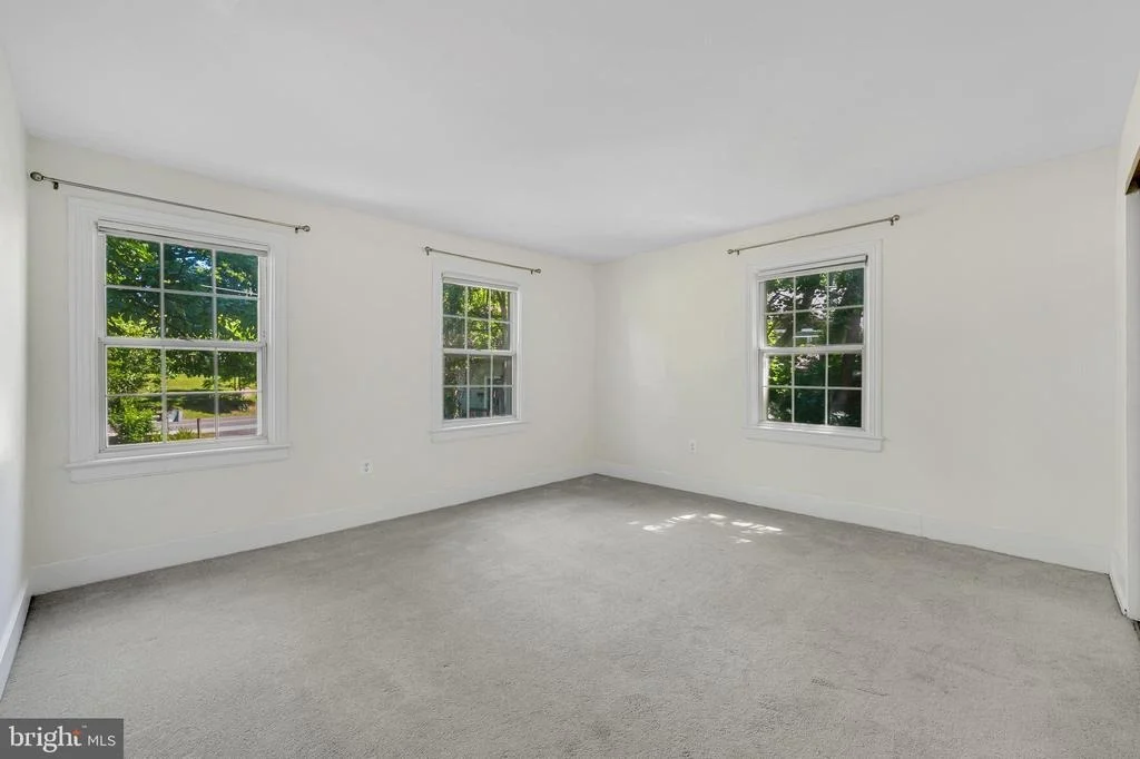 Photo of 2418 FOREST GLEN ROAD