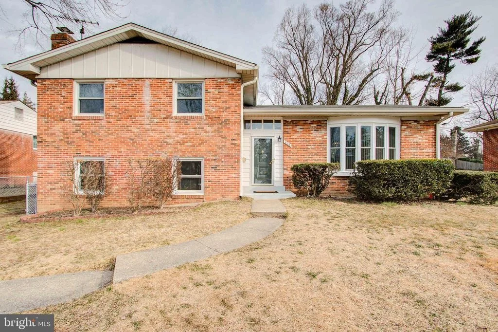 Photo of 606 BURNT MILLS AVENUE